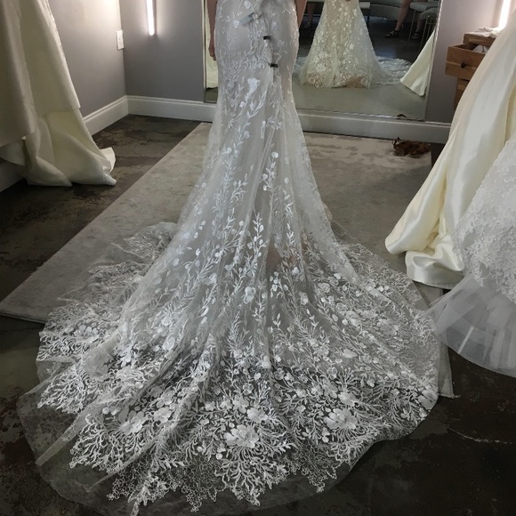 Monique Ihuillire wedding dress - Picture 3 of 6